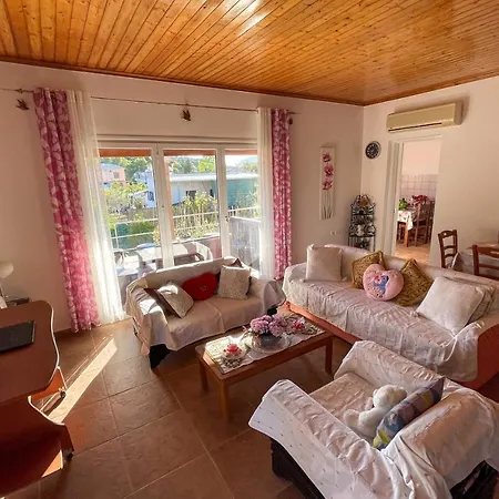 Vicky Corfu Ágios Ioánnis